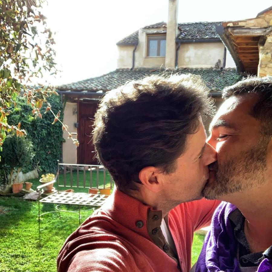 La Casona De Castilnovo - Gay Men Only Guest House Valdesaz Luaran gambar