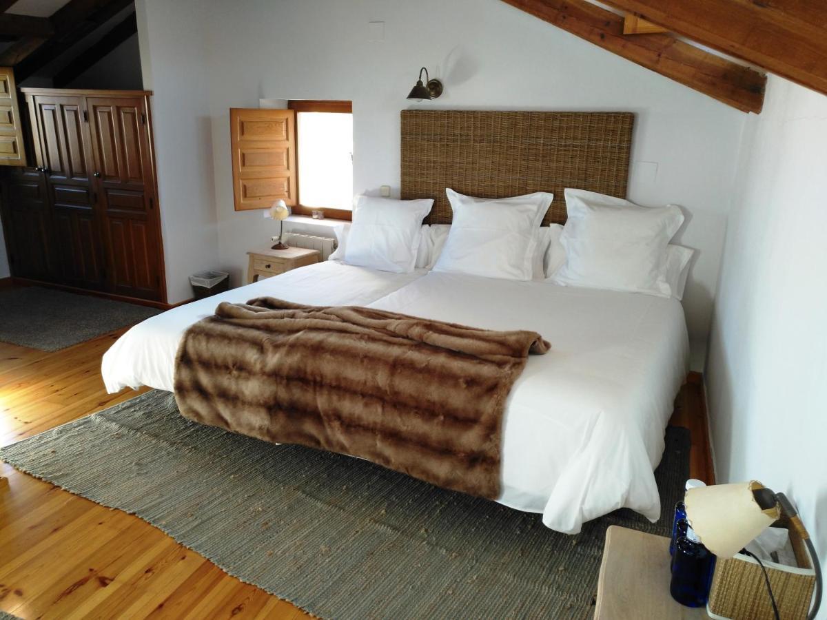 La Casona De Castilnovo - Gay Men Only Guest House Valdesaz Luaran gambar
