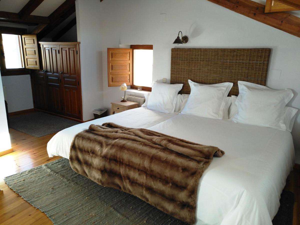 La Casona De Castilnovo - Gay Men Only Guest House Valdesaz Luaran gambar