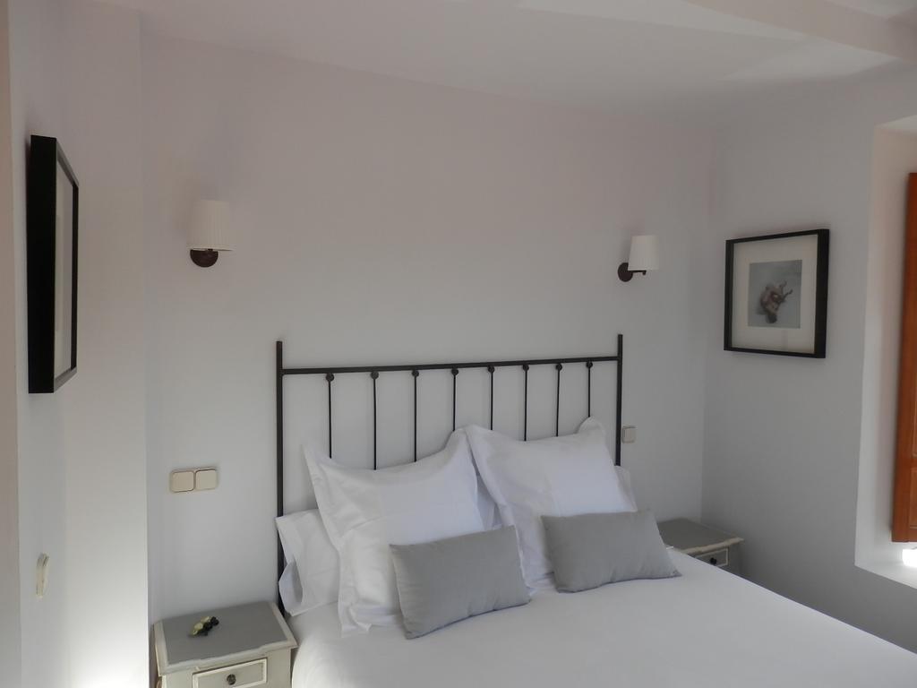 La Casona De Castilnovo - Gay Men Only Guest House Valdesaz Luaran gambar