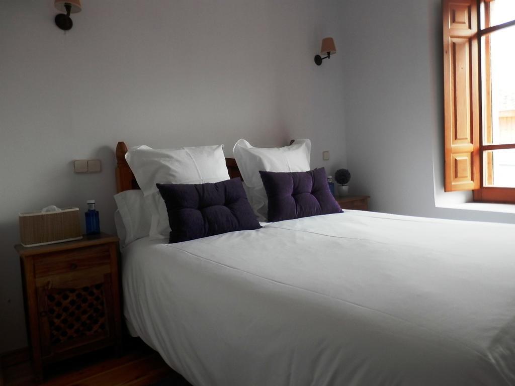 La Casona De Castilnovo - Gay Men Only Guest House Valdesaz Luaran gambar